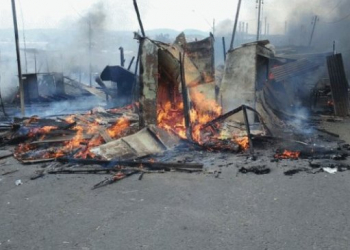 Feira de Santana: incêndio destrói barracas da Feira do Rolo
