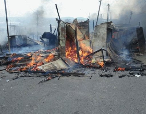 Feira de Santana: incêndio destrói barracas da Feira do Rolo