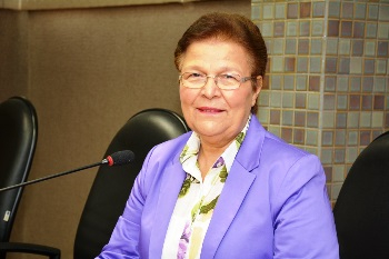 Fátima Nunes diz que Estado assume realização de partos, já que Salvador não oferece o serviço