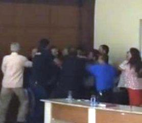 Vereadores trocam “tapas” durante sessão da Câmara; veja vídeo