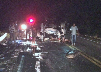 Colisão entre van e pick-up deixa cinco mortos próximo a Nova Fátima; três são irmãos