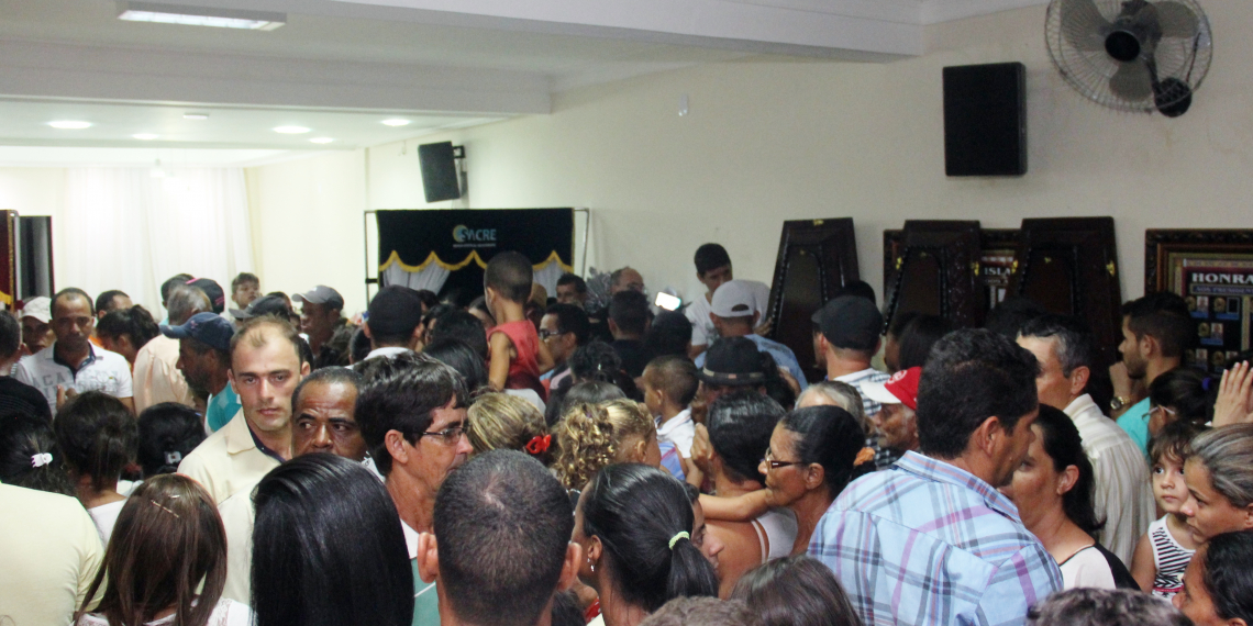 Pé de Serra – Corpos de quatro vítimas do acidente na BR 324 estão sendo velados na Câmara Municipal; Pascoareta é adiada