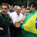 Alckmin e Aécio são hostilizados na chegada à manifestação na Paulista