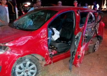 Vítima salta de carro para escapar de sequestro e bandidos batem veículo