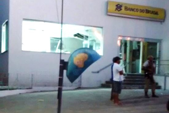 Quadrilha explode Banco do Brasil de Nova Soure