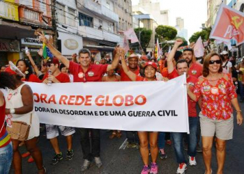 Deputado Gika Lopes foi ás ruas defender a Democracia