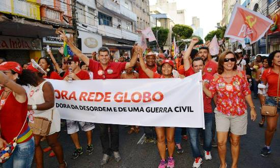 Deputado Gika Lopes foi ás ruas defender a Democracia