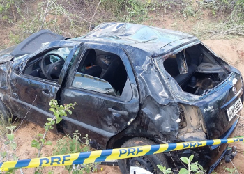 Mulher morre e outras duas ficam feridas em capotamento próximo a Tucano