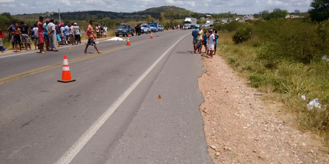 Ciclista é atropelado por carreta na BR-116 e morre em Serrinha