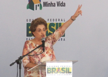Feira de Santana I: durante entrega de conjuntos habitacionais Dilma explicou conversa ‘grampeada’ com Lula (Veja o vídeo)