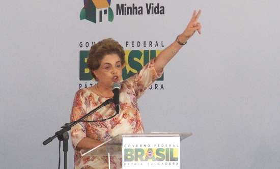 Feira de Santana I: durante entrega de conjuntos habitacionais Dilma explicou conversa ‘grampeada’ com Lula (Veja o vídeo)