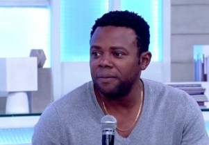 Ator tinha voo marcado para as 6h27 desta quinta-feira (31) e foi retirado de voo. 