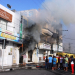 Loja de móveis está sendo consumida pelo fogo no centro de Coité