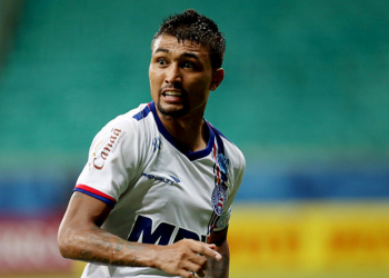 Presidente do São Paulo quer jogadores da base do Vitória para ‘facilitar’ liberação de Kieza