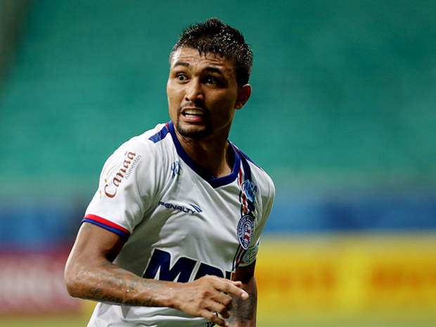 Presidente do São Paulo quer jogadores da base do Vitória para ‘facilitar’ liberação de Kieza