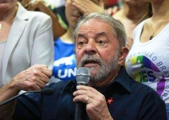 Lula disse que só sairia algemado para depor, informou delegado da PF