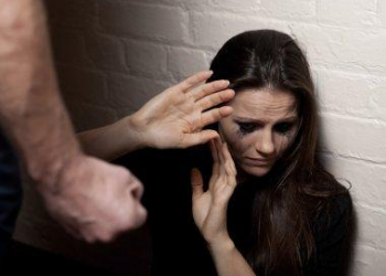 Violência doméstica mata cinco mulheres por hora diariamente em todo o mundo