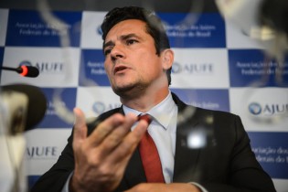 Na peça, Moro admite que pode ter “se equivocado em seu entendimento jurídico” ao dar publicidade ao material.