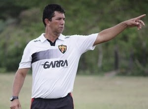 Técnico é abandonado em Conquista, após rebaixamento do Colo Colo