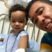 Mãe atropela filho por acidente e criança sobrevive; veja vídeo