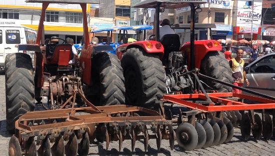 Coité: Prefeitura vai arar cerca de 4 mil tarefas de terra de agricultores