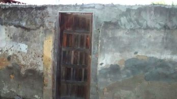 Condições da porta mostra a vulnerabilidade da estatal. 