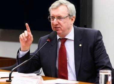 Ministros do PMDB reassumirão mandatos para votar contra impeachment