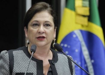 PMDB encaminha expulsão de ministra após pedido de diretório baiano