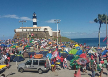Salvador: artistas baianos participam de manifestação pró-governo no Farol da Barra