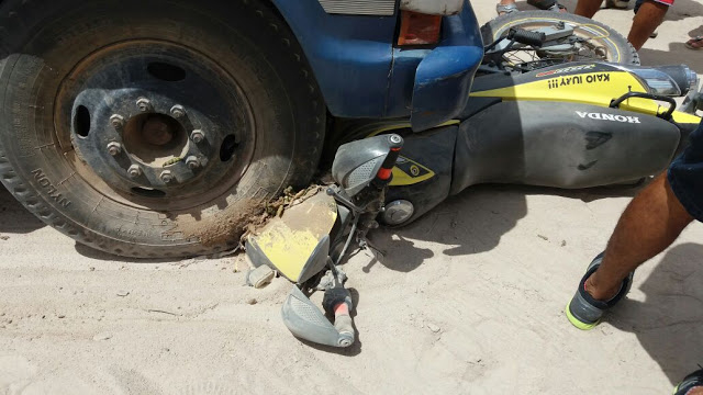 Homem morre e mulher fica gravemente ferida em acidente envolvendo moto e F-4000