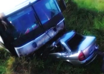 Colisão envolvendo ônibus e Corsa deixa cinco mortos na BA 553