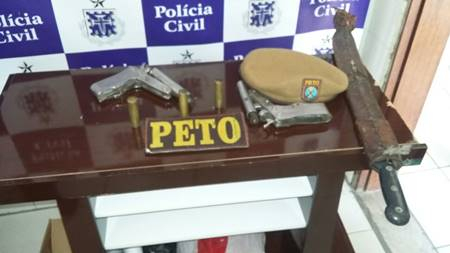 Coité – PM apresenta homem de 70 anos com armas a Delegacia, acusado de ter ameaçado jovem