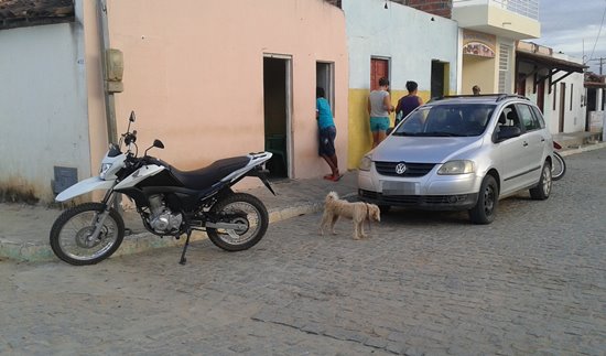 Confusão teve inicio dentro da casa e os golpes de foice ocorreu no lado de fora.