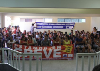 Em greve a nove dias, servidores públicos municipais de Capela lotam a Câmara municipal para pedir apoio aos vereadores