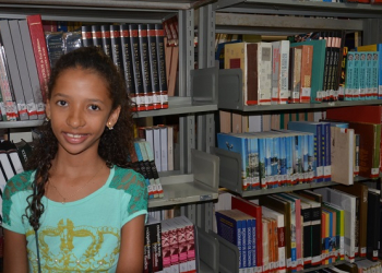 Coité: em tempo de redes sociais, adolescente abre biblioteca em povoado