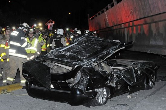 equador_terremoto_carro