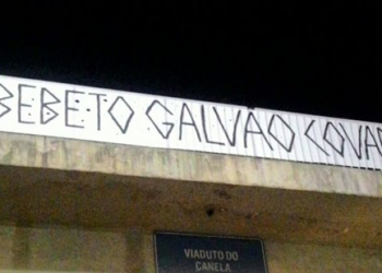 Salvador – Faixas em protesto contra indecisão de Bebeto e José Nunes