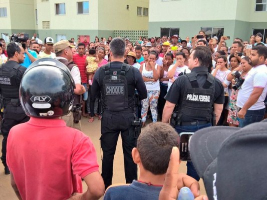 Polícia faz reintegração de imóveis em residencial invadido há 4 meses em Feira de Santana