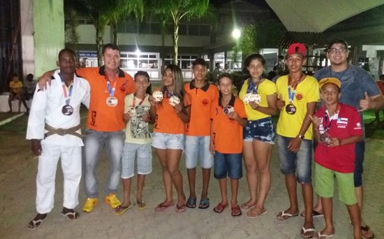 Judô Coiteense leva 9 atletas para competição e conquista 10 medalhas