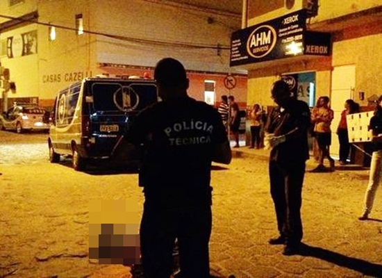 Irmão de vereador é morto a tiros na frente de casa