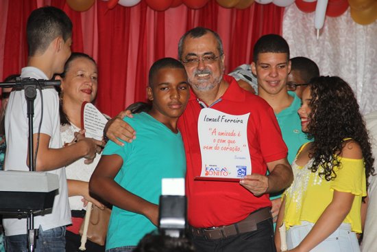 Prefeito aniversariante recebeu muitas homenagens.