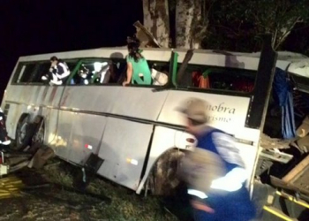 PR – Dez pessoas morrem em acidente durante tentativa de assalto a ônibus