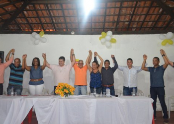 Doze partidos políticos se juntam e lançam uma professora pré-candidata a prefeita em Itaparica