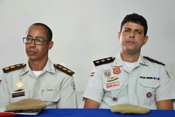 Tenente coronel Gilson Paixão (E) e capitão Diaz