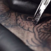 Pesquisadores criam tinta de tatuagem que pode ser facilmente apagada da pele