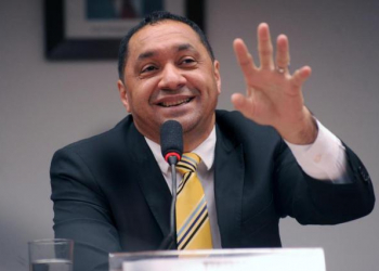 Tiririca “faz chacota” da dedicatória de voto de colegas deputados; veja o vídeo