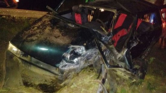 Acidente envolvendo Palio e Uno deixa três feridos na BA 120