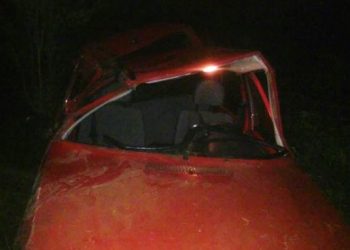 Quatro feridos em capotamento na BA 120; motorista disse que cochilou