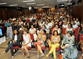 Formação superior dos professores baianos da rede pública é maior que da rede particular