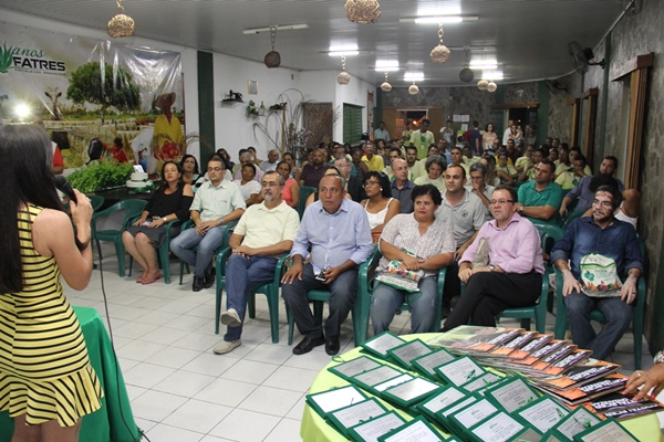 Valente – FATRES comemora 20 anos e faz homenagens a parceiros do Movimento Social